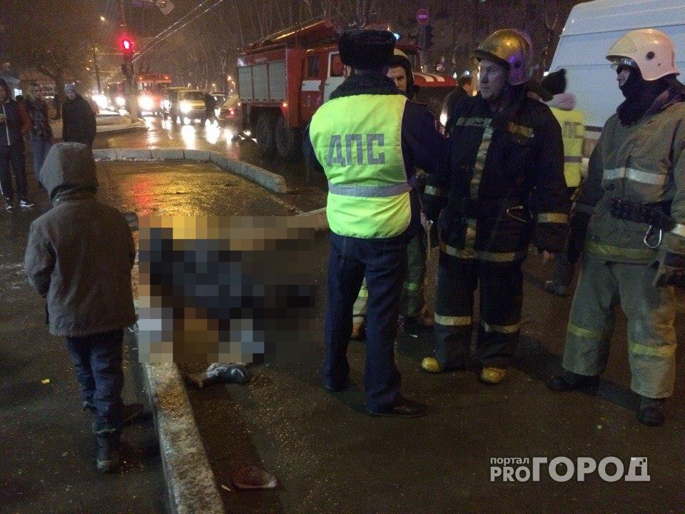 Очевидцы смертельного ДТП в Кирове: «Девушка вылетела с заднего сиденья вместе с дверью»