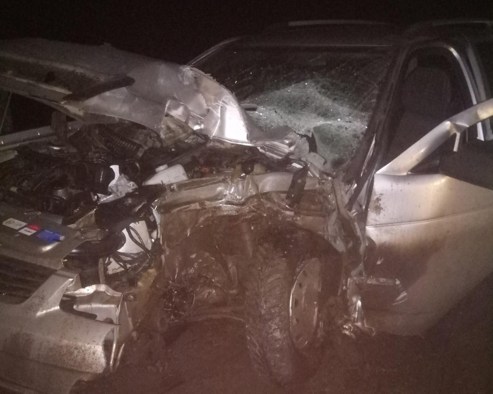 В Кирове «Приора» влетела в столб: водителя спасла подушка безопасности