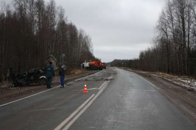 В Кировской области водитель ВАЗа погиб при столкновении с грузовиком