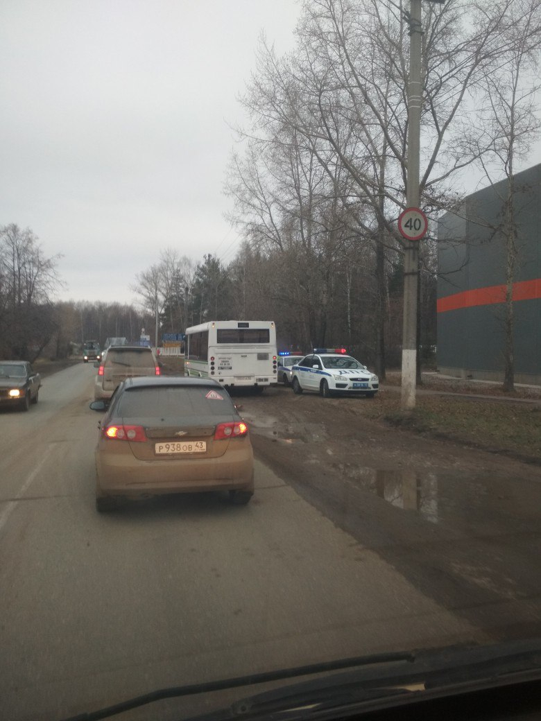 В Кирове из автобуса выпал инвалид: пострадавший в реанимации
