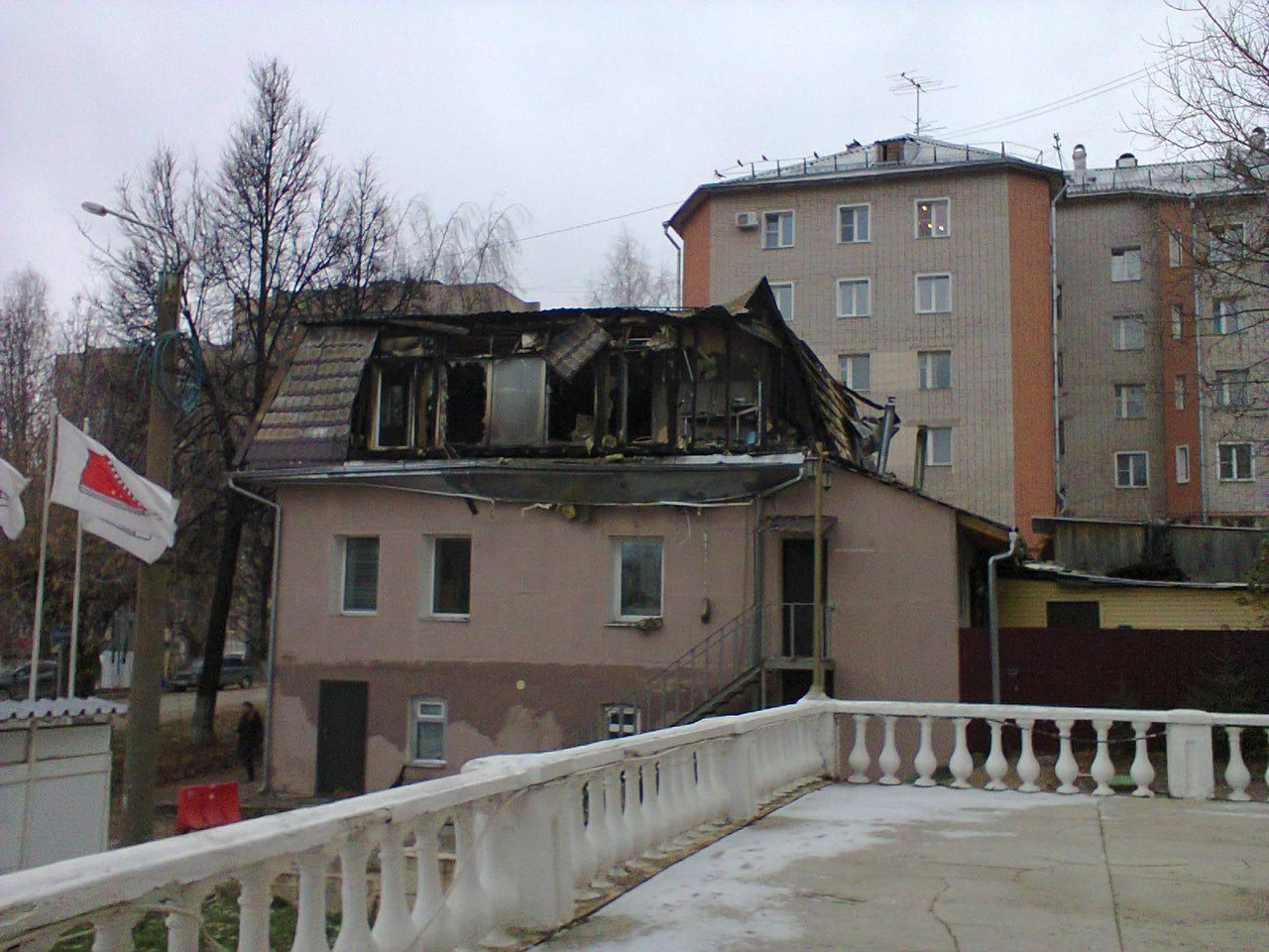 В Кирове продают землю под домом у Дворца молодежи, где недавно был пожар