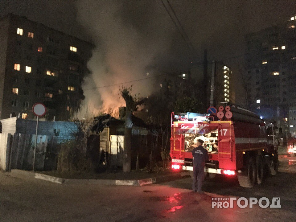 Из-за пожара в доме на Сурикова эвакуировали 10 человек