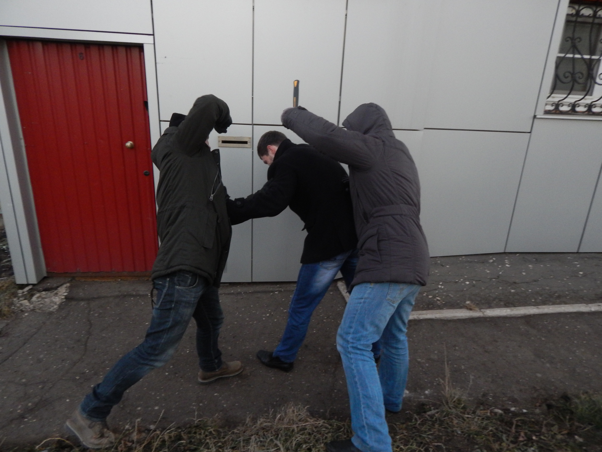 В Кировской области преступники похитили человека и ранили полицейского