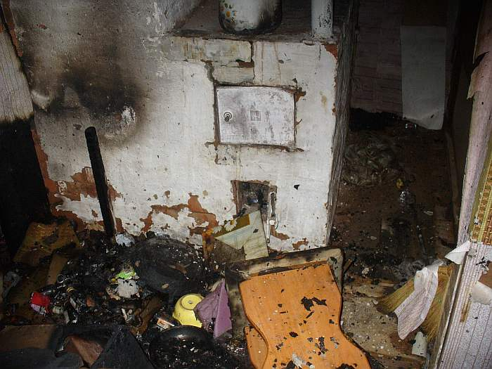 В Омутнинске 13-летняя пироманка подожгла свой дом