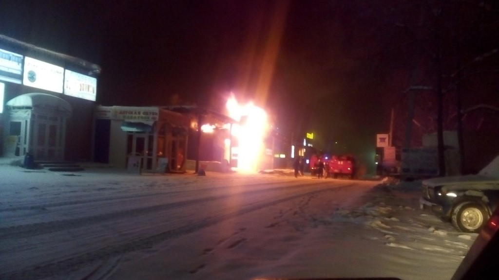 Ночью в Кирове произошел пожар в магазине