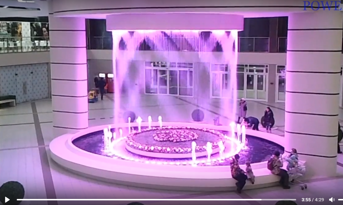 В кировском гипермаркете запустили уникальный светомузыкальный фонтан