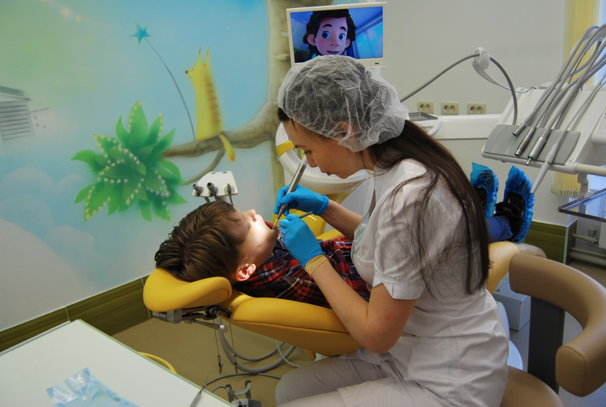Профилактические осмотры у детского стоматолога - скидка 10% до конца ноября!