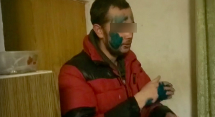 Таксистам, которые облили клиента зеленкой в Кирове, грозит уголовное дело