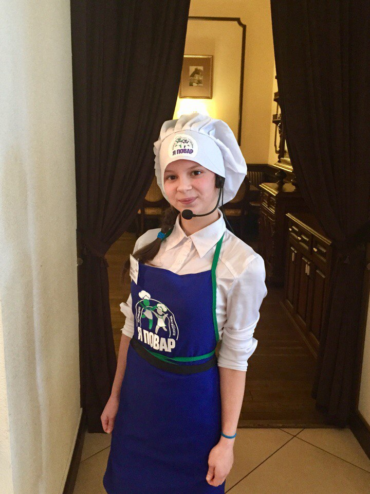 Девочка из Белохолуницкого детского дома готовила в студии Юлии Высоцкой
