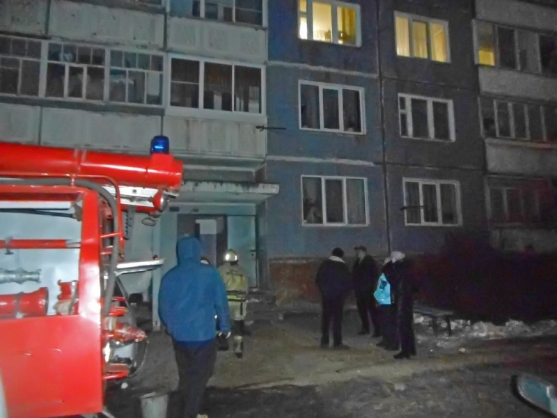 В Кировской области пожарные спасли женщину с грудным ребенком
