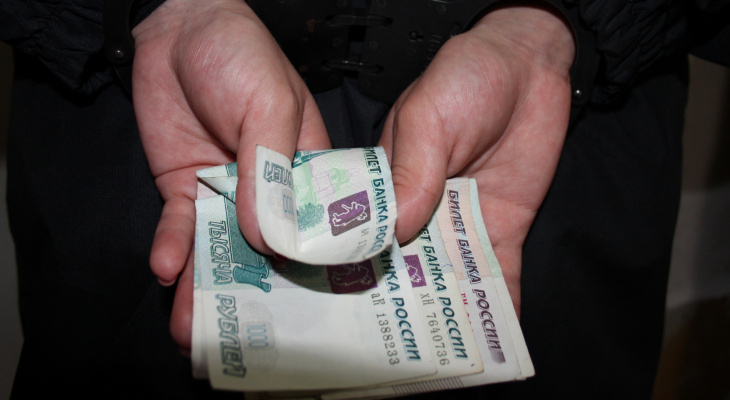 Арестован кировчанин, который вместе с полицейскими незаконно продал 279 КамАЗов