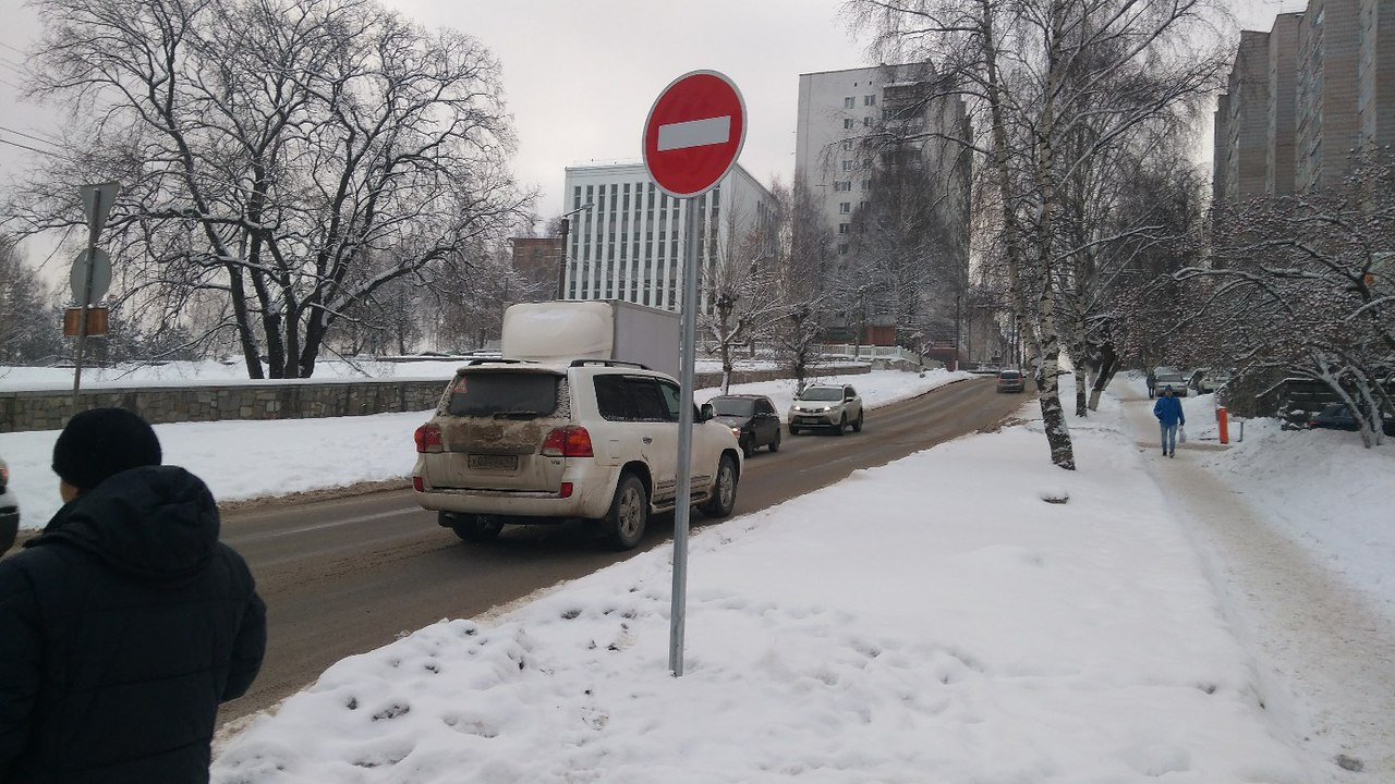 В Кирове перед въездом на улицу Казанскую пропал знак "кирпич"