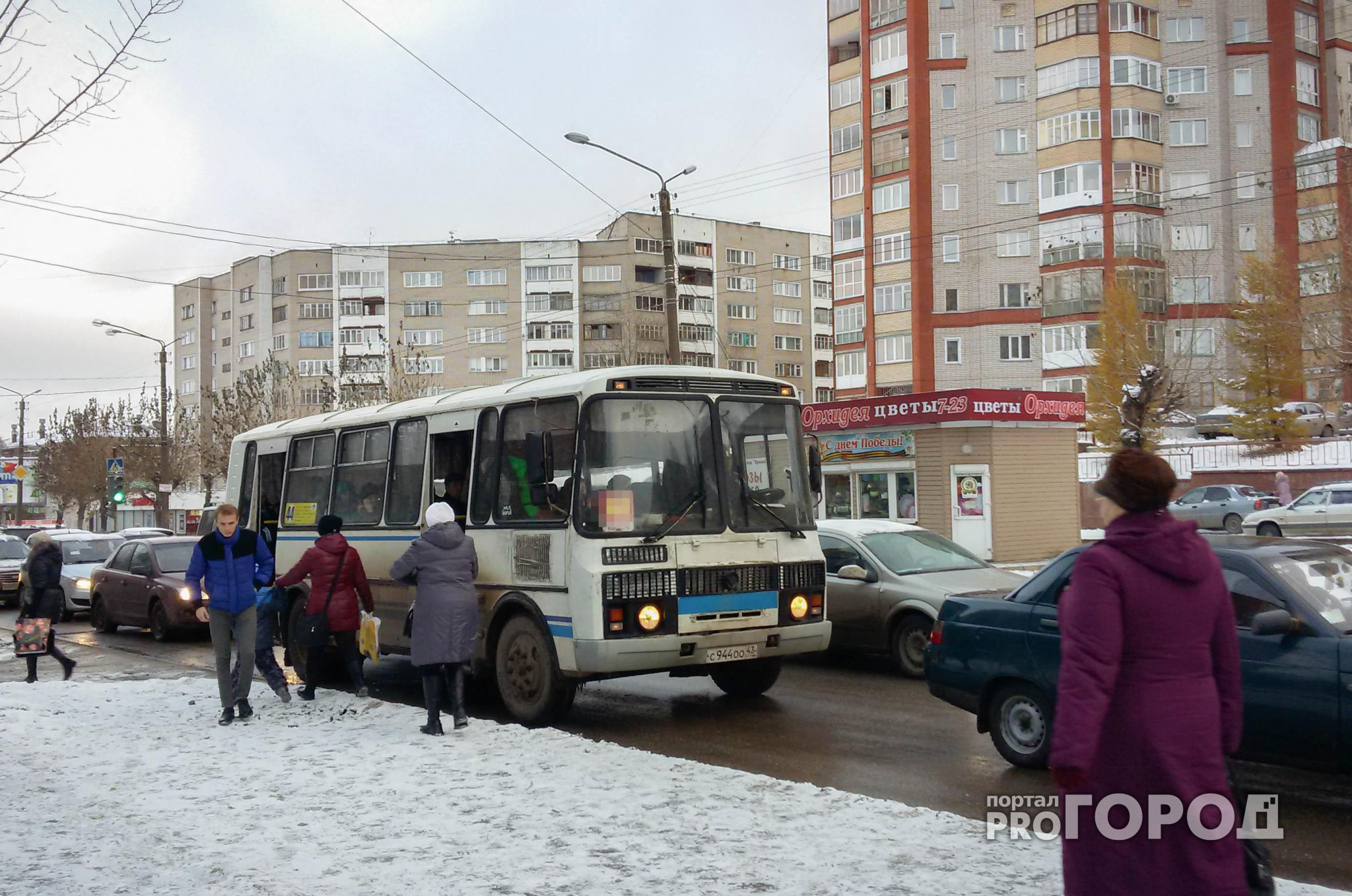 Киров автобус маршрутка. Автобусы Киров. Общественный транспорт Киров. Кировский транспорт. Автовокзал Киров.