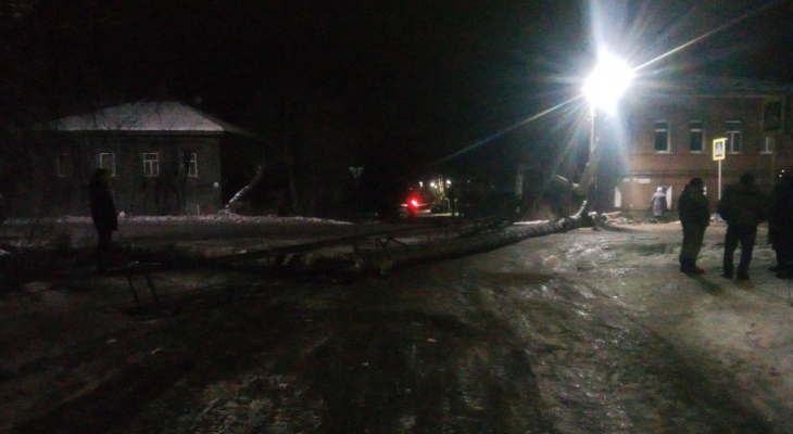 В Кирове автокран упал на газопровод: без газа остался целый район