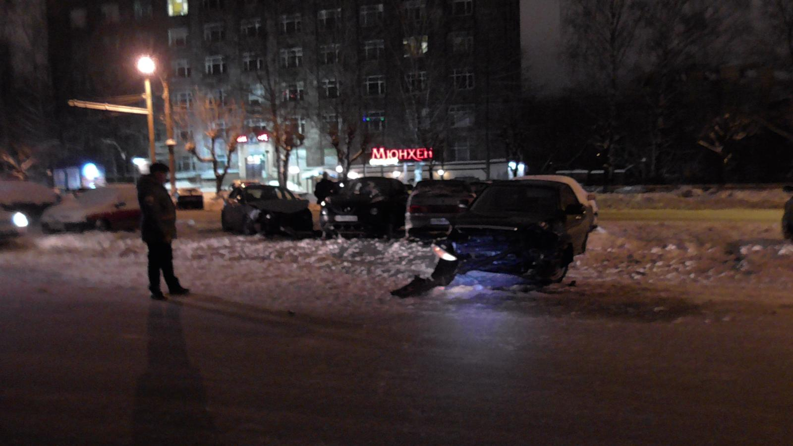 В Кирове 18-летний водитель «Приоры» устроил ДТП с пятью машинами