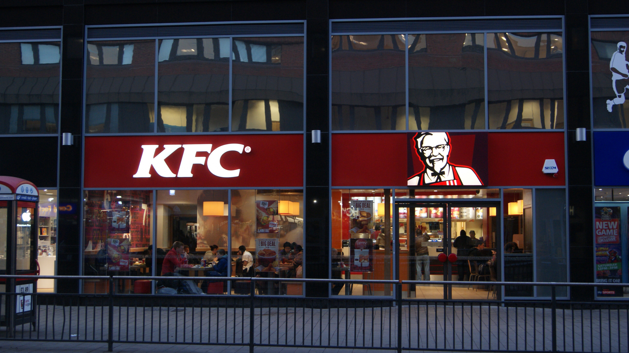 В кировском KFC незаконно работал иностранец