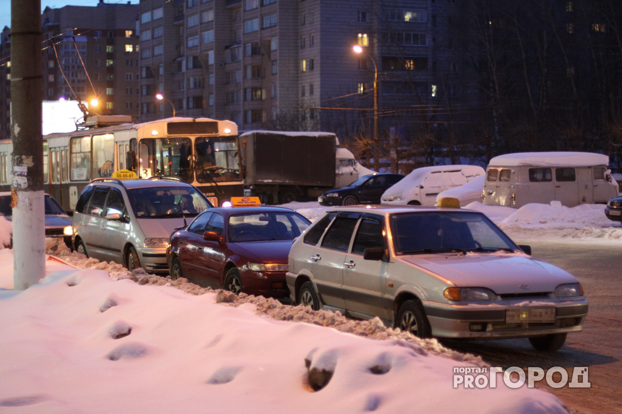 Что обсуждают в Кирове: стоимость проезда в такси и проводник, укравший деньги