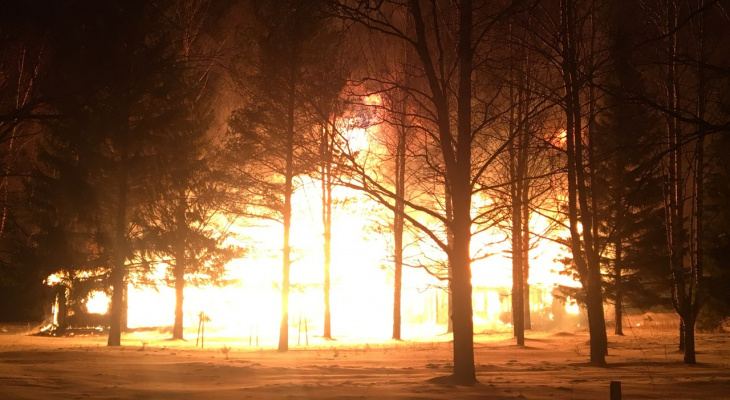Что обсуждают: пожар в поселке Боровица и ДТП на трассе Киров - Пермь