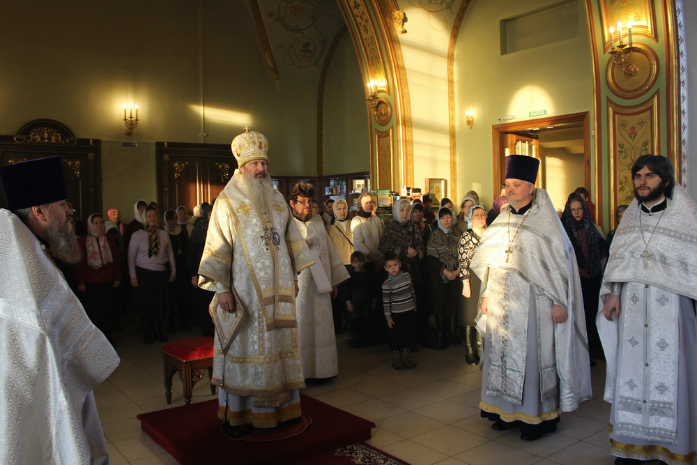 Митрополит Марк провел Божественную литургию в Екатерининской церкви