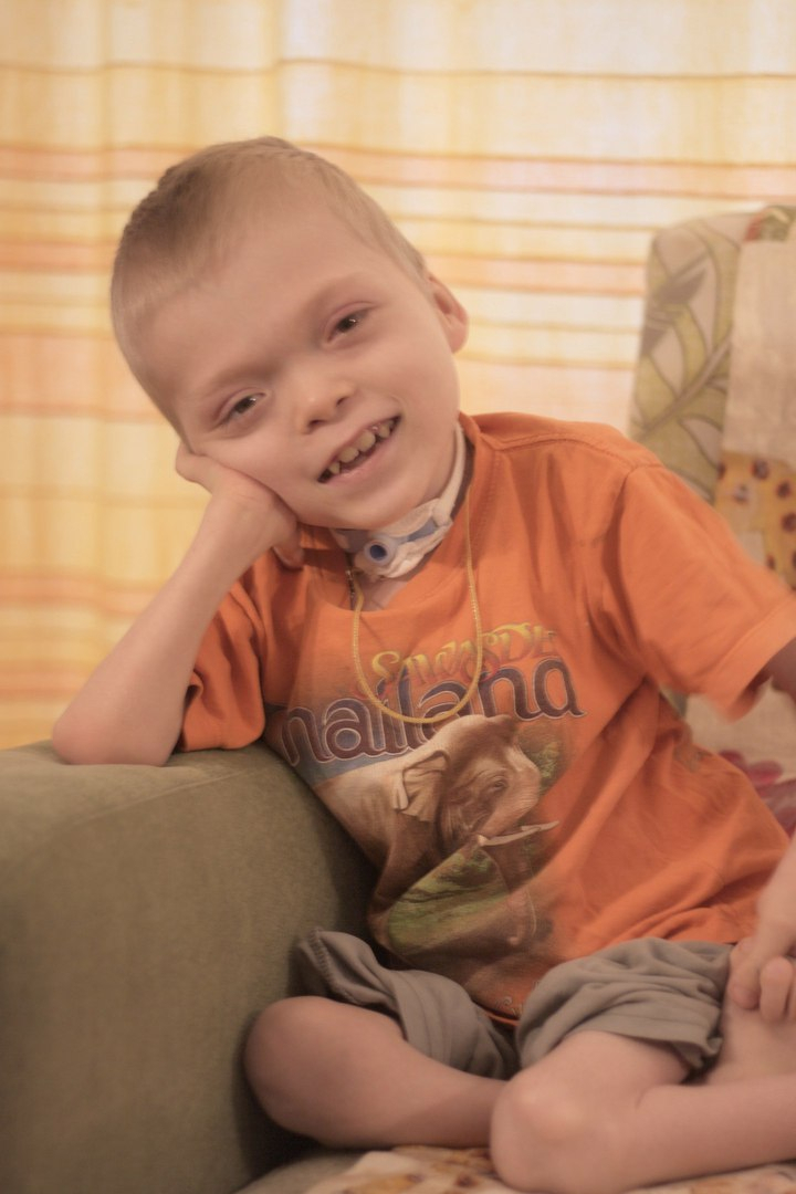 В Кирове 8-летний мальчик с искусственным горлом начал говорить предложениями