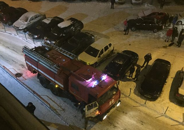 В Кирове 15 человек эвакуировали из-за пожара в жилом доме