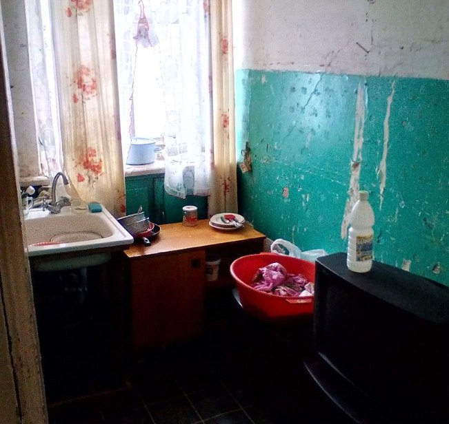 Сироту в Кирово-Чепецке едва не выселили из квартиры за «чужие» долги