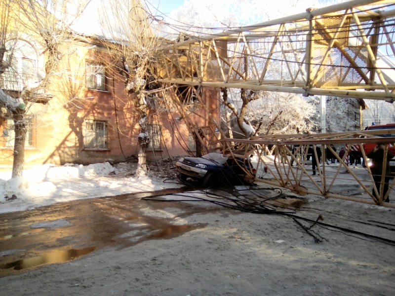 В Кирове на дом упал кран: ожидается отключение газа и водоснабжения
