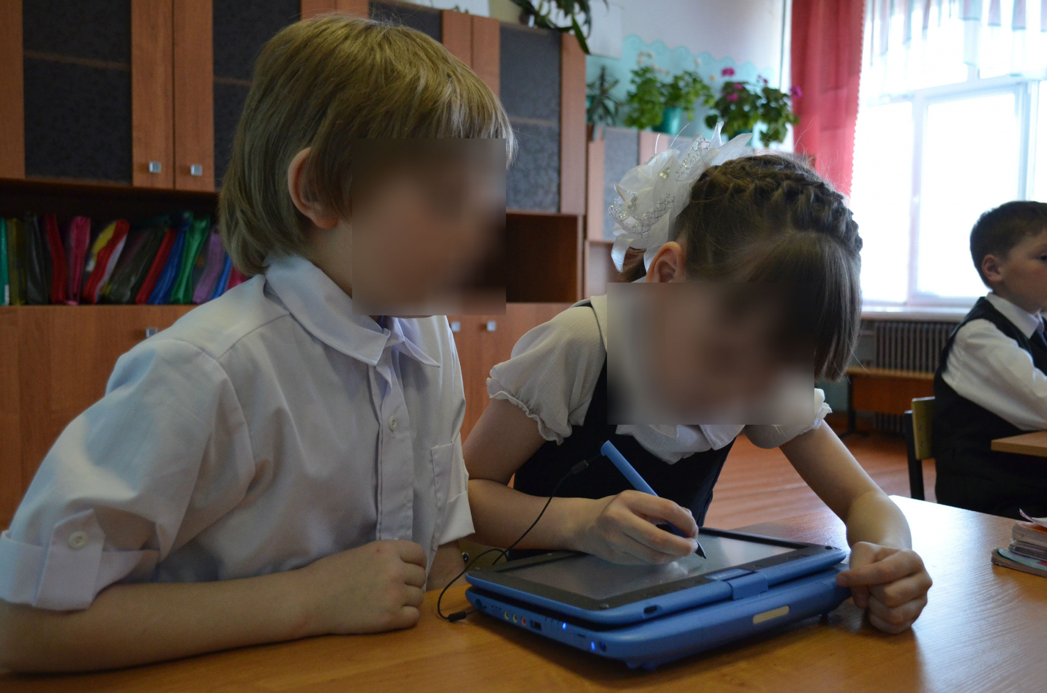 "Девочка пронесла нож и поранила одноклассника": родители и психолог о насилии в кировских школах