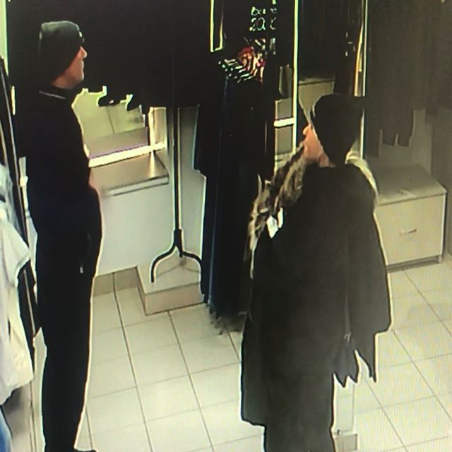 Видео: в Кирове из магазина парень с девушкой украли сумку