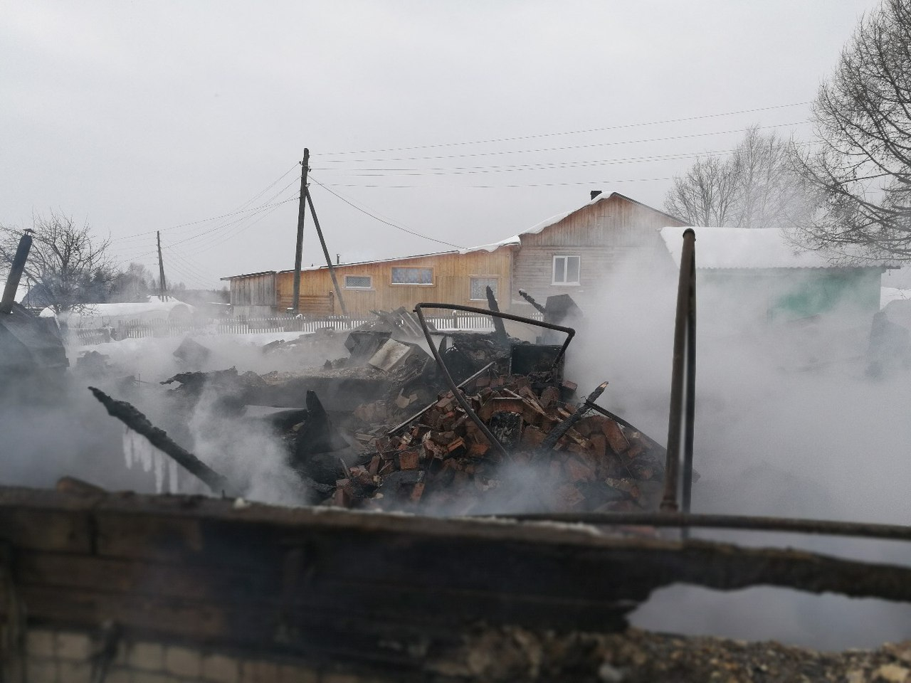 Погода в туже. Тужа пожар. Тужа Кировская пожар. Тужа горит дом. Пожар в туже Кировской области на ул Комсомольская.