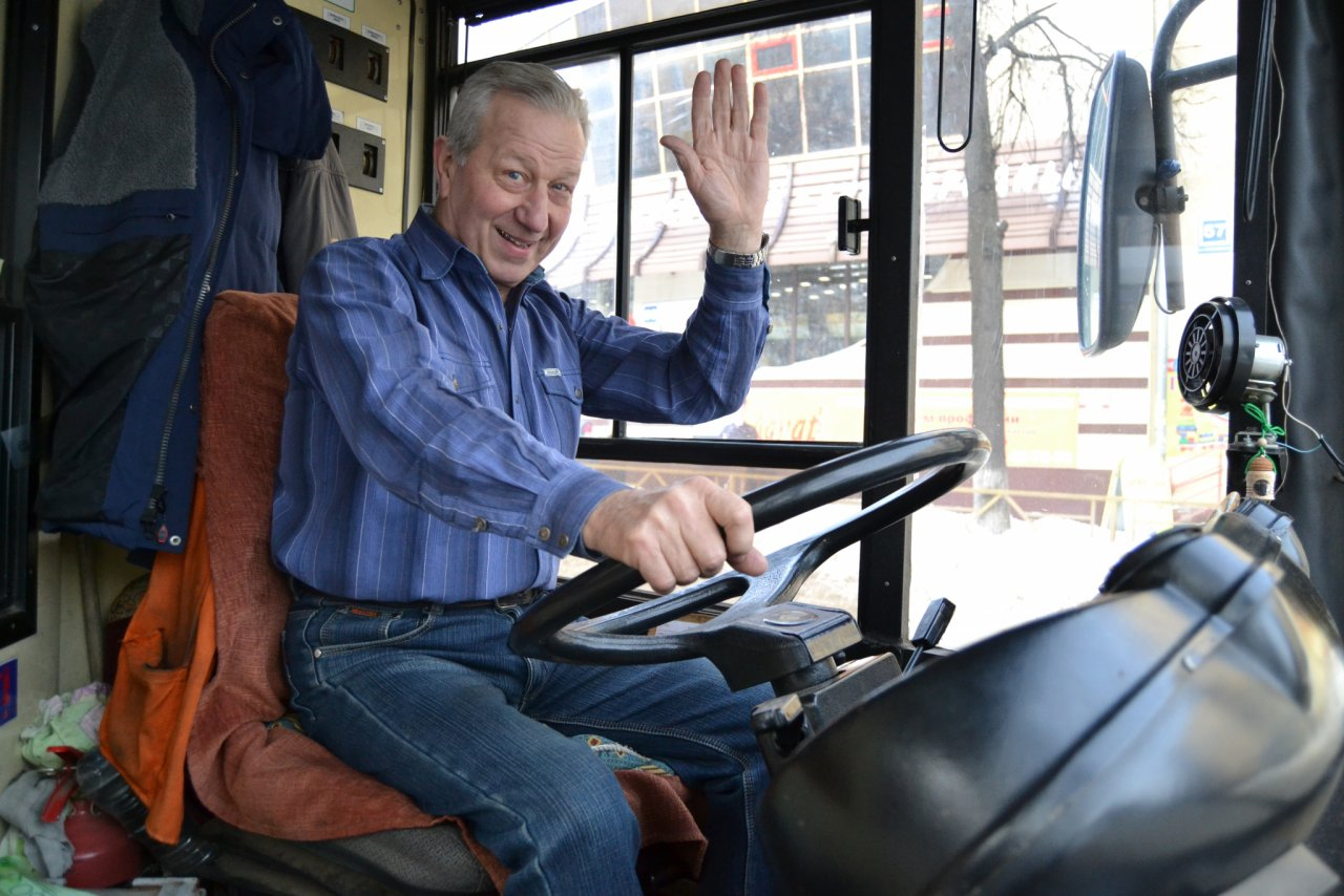 Самый опытный водитель троллейбуса в Кирове: как Федор Некрасов провел за баранкой 48 лет