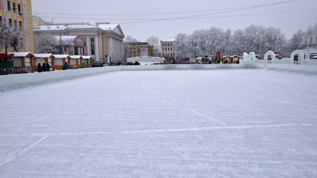 Стало известно, когда на Театральной площади начнется демонтаж ледового городка
