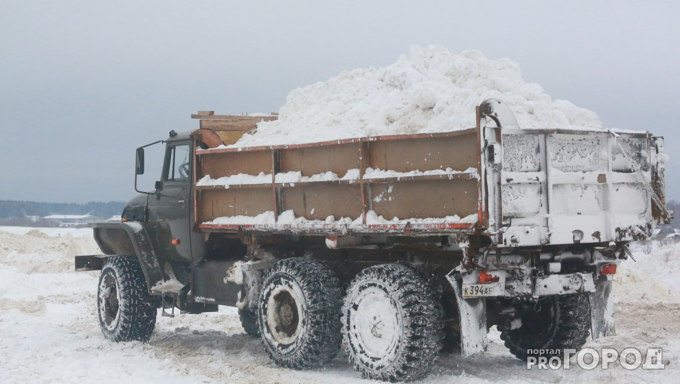 Власти пообещали очистить Киров от снега за два дня