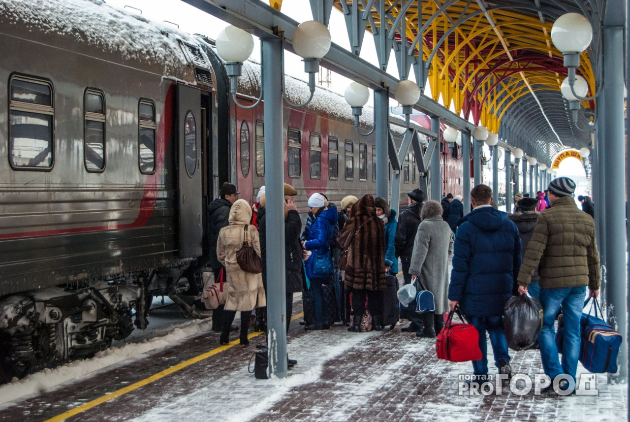 В поезде пассажир пытался дать взятку полицейскому из Кирова