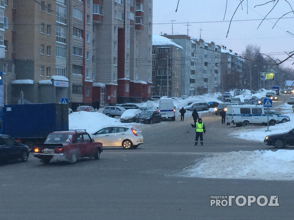 В центре Кирова полицейские оцепили перекресток