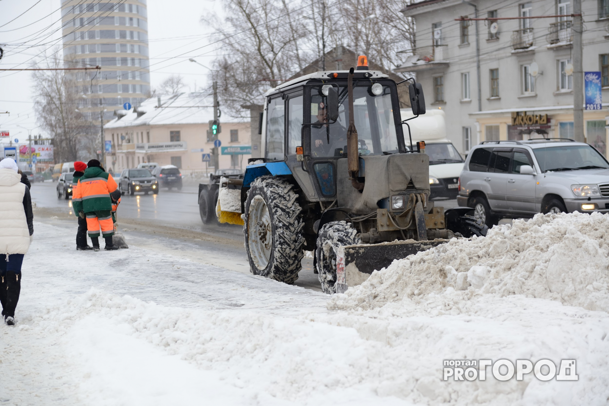Опубликован список улиц Кирова, с которых в выходные будут вывозить снег