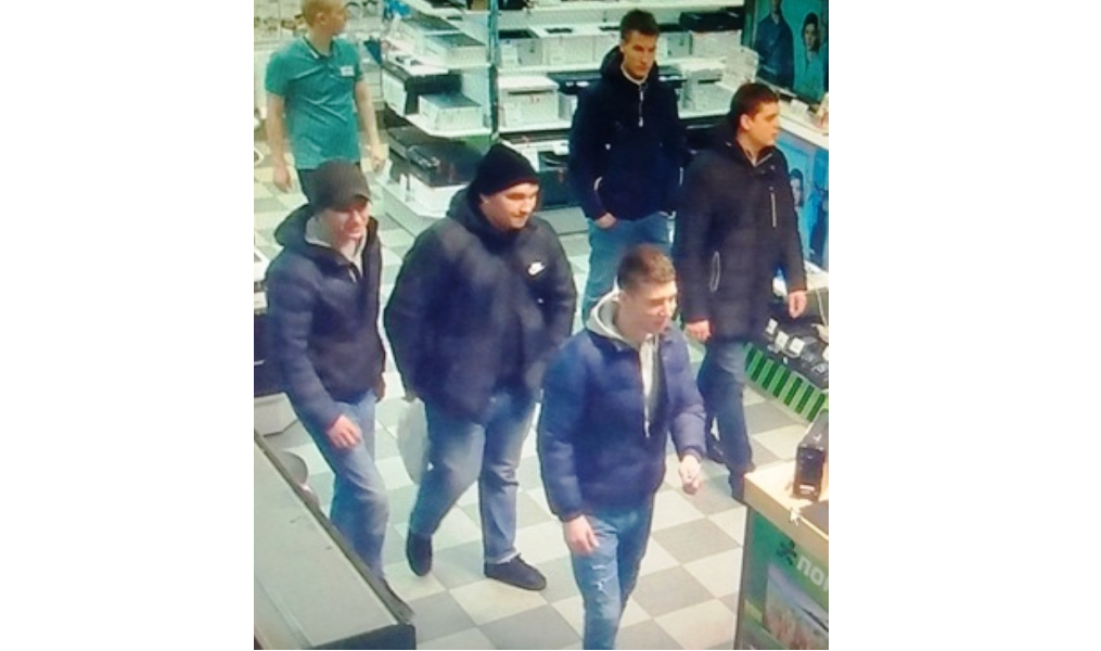 В Кирове пятеро парней обокрали магазин электроники