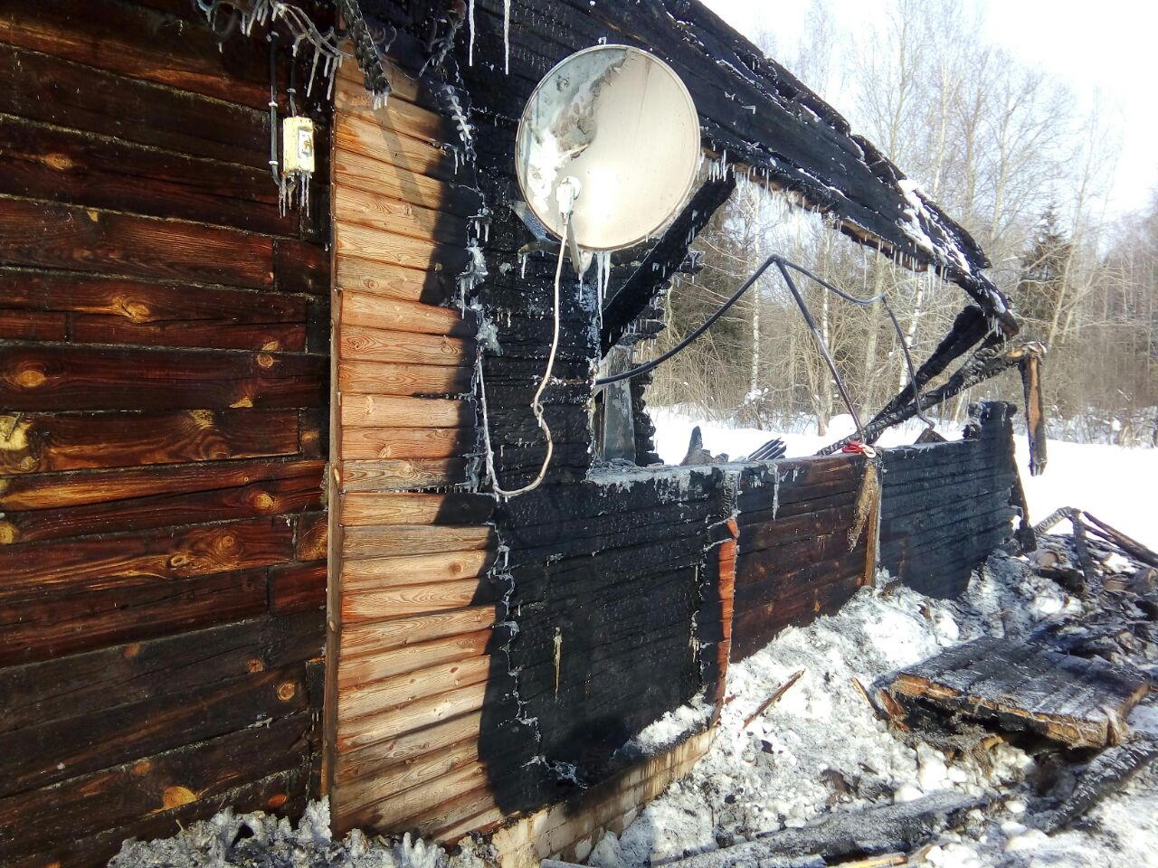 В Кировской области в пожаре погибли женщина и ее 7-летний сын