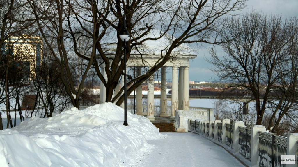 К началу летнего сезона в Александровском саду обновят ротонды