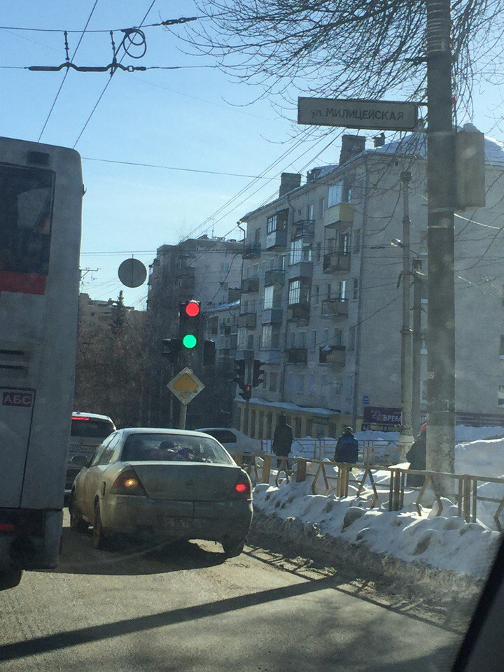 На центральных улицах Кирова светофоры пришли в неисправность