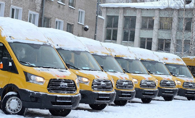 Сельские школы в Кировской области не получили обещанные 13 новых автобусов