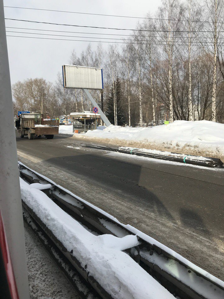 «Пункт назначения» в Кирове: из КамАЗа на ходу выпали железные трубы