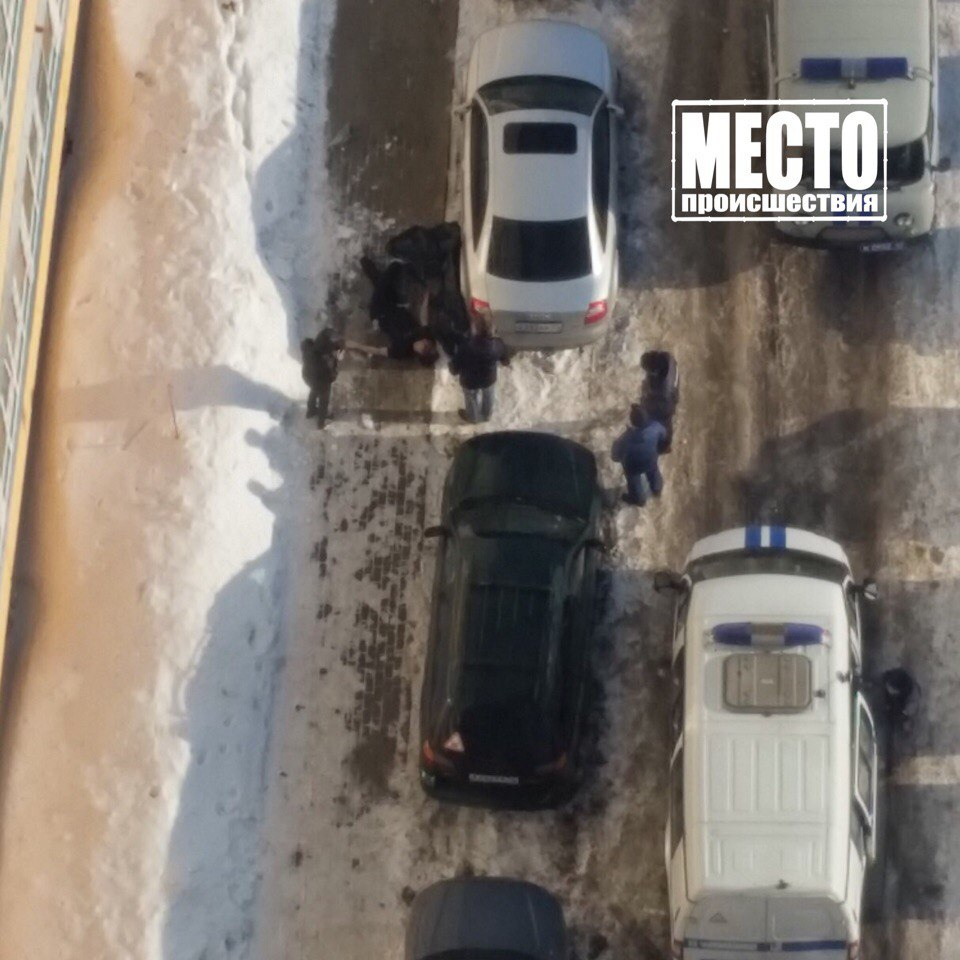 С 17 этажа новостройки на Заводской в Кирове упал мужчина