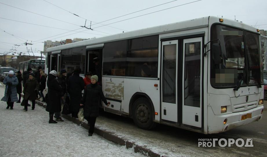 В Кирове в автобусе в дверях зажало полуторагодовалого малыша