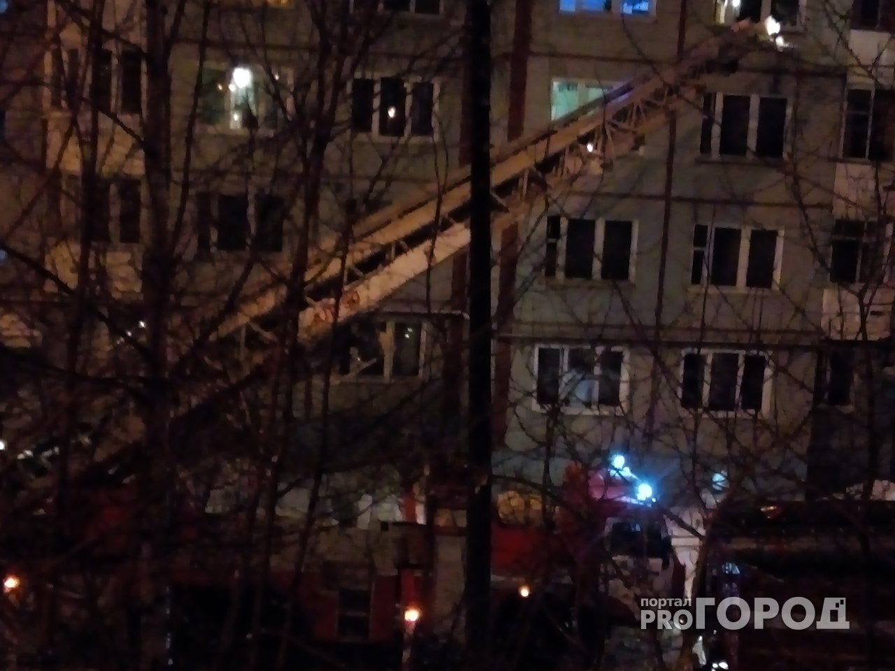 В высотке на улице Комсомольской вспыхнула квартира: есть пострадавшие