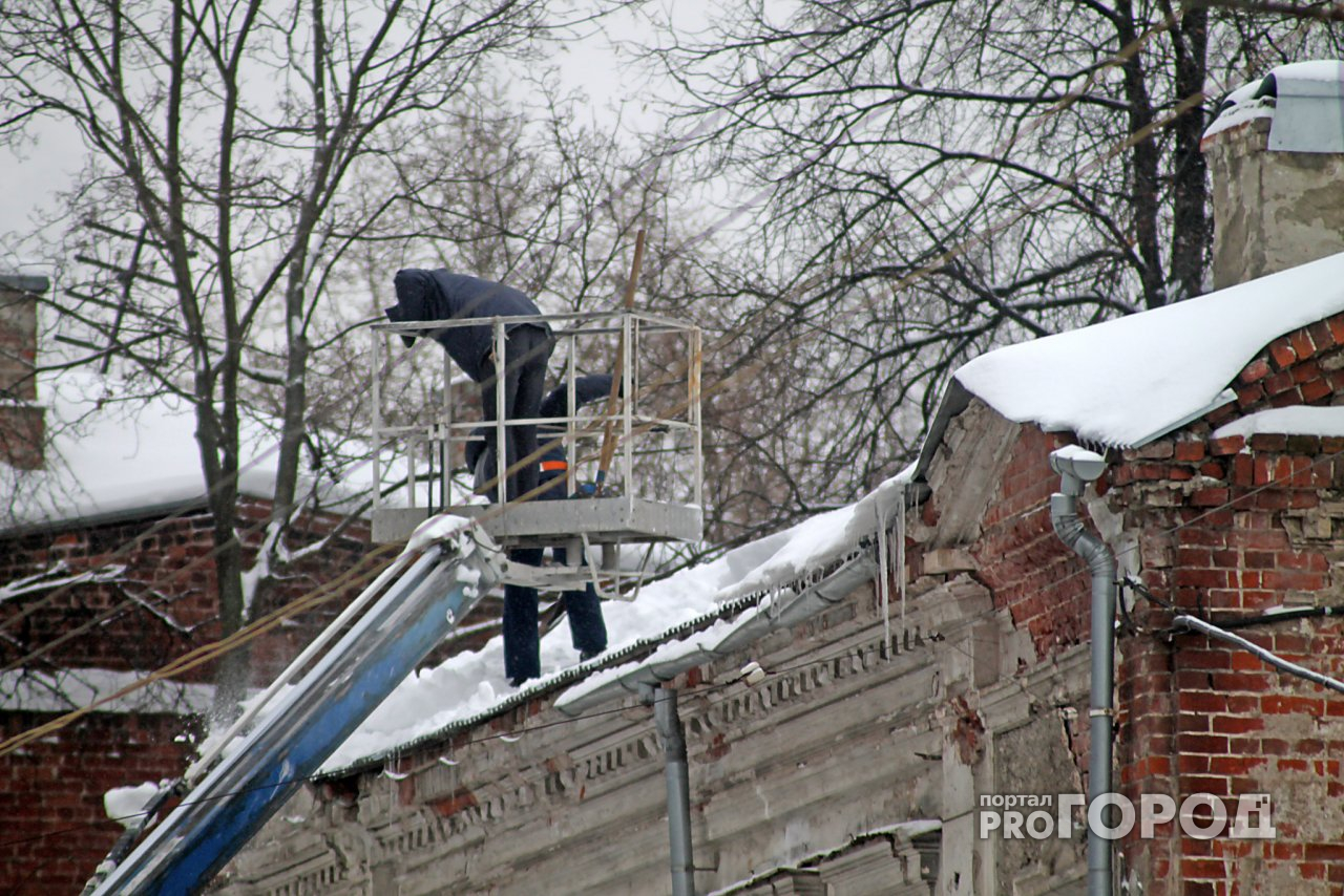 В Кирове УК оштрафовали за плохую очистку крыш от снега и наледи