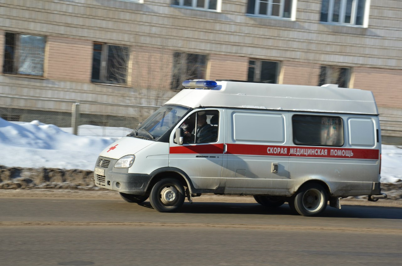 В Кировской области грузовик насмерть задавил мужчину, лежавшего на дороге