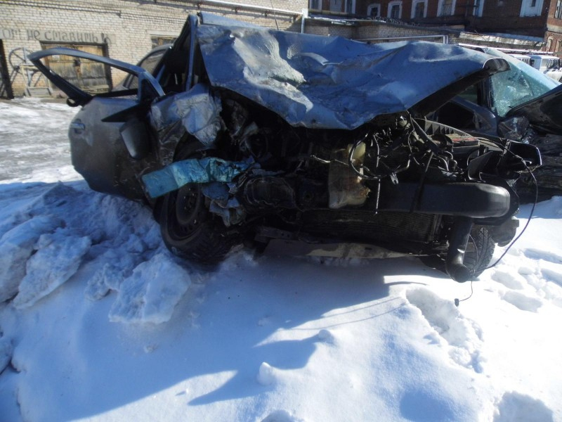 В Кировской области из-за уснувшего водителя произошло ДТП: два человека погибли