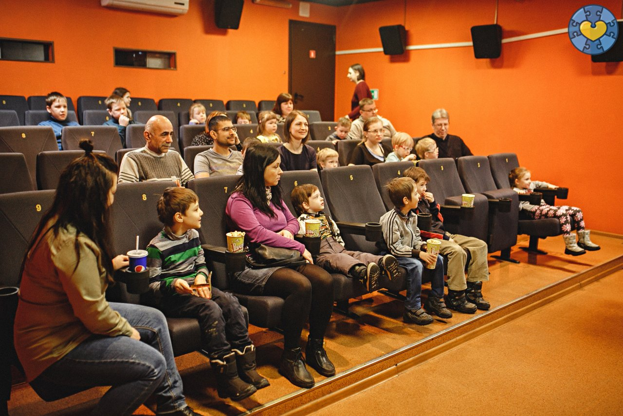 В кинотеатре “Смена” прошел спецпоказ для детей с особенностями развития