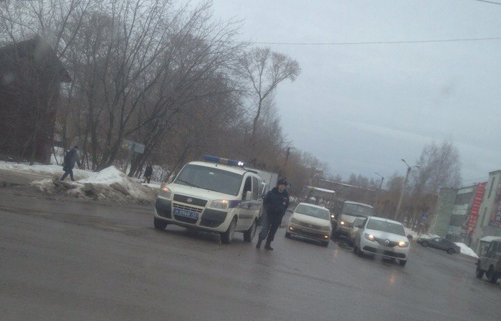 Инспекторы ДПС на каждом перекрестке и полиция с собаками на посту: что происходит в Кирове?